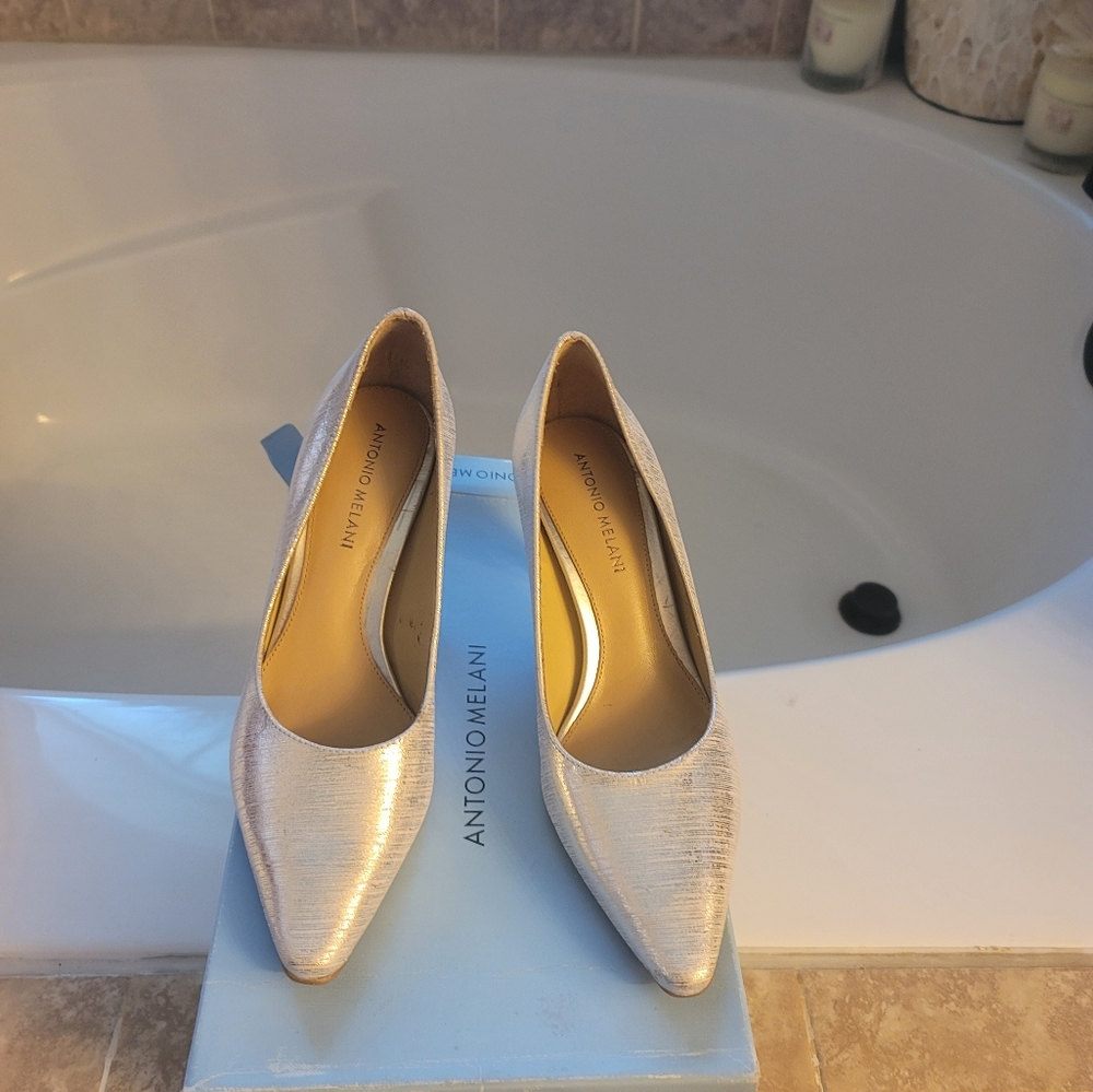 Antonio Melani Pump, 7M, Color Rice Silver.